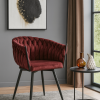 Fotel tapicerowany Empressa czarny – charakterystyczny design