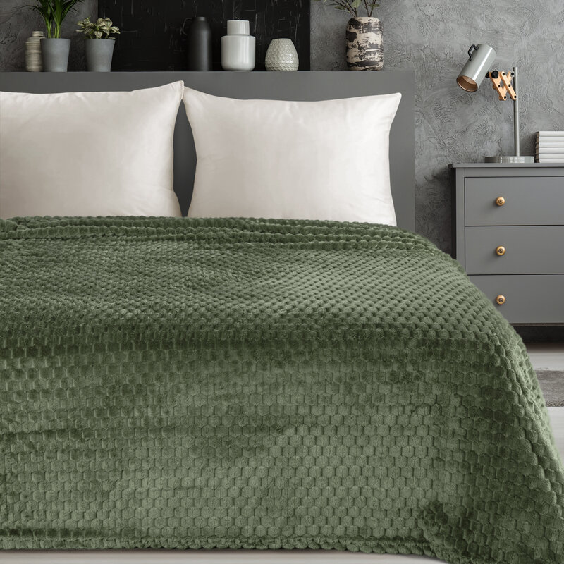 Koc flano Cindy6 ciemnooliwkowy 170 x 210 cm – ciepły i przytulny