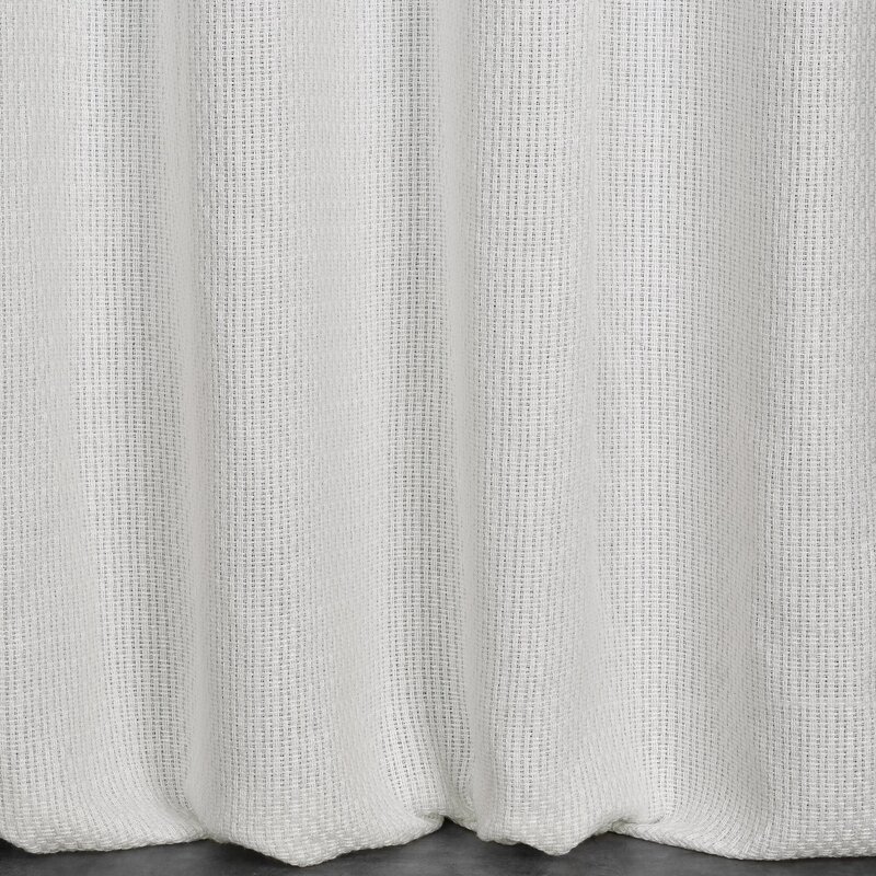 Zasłona gotowa biała 140 x 250 cm – dodaje wnętrzu lekkości