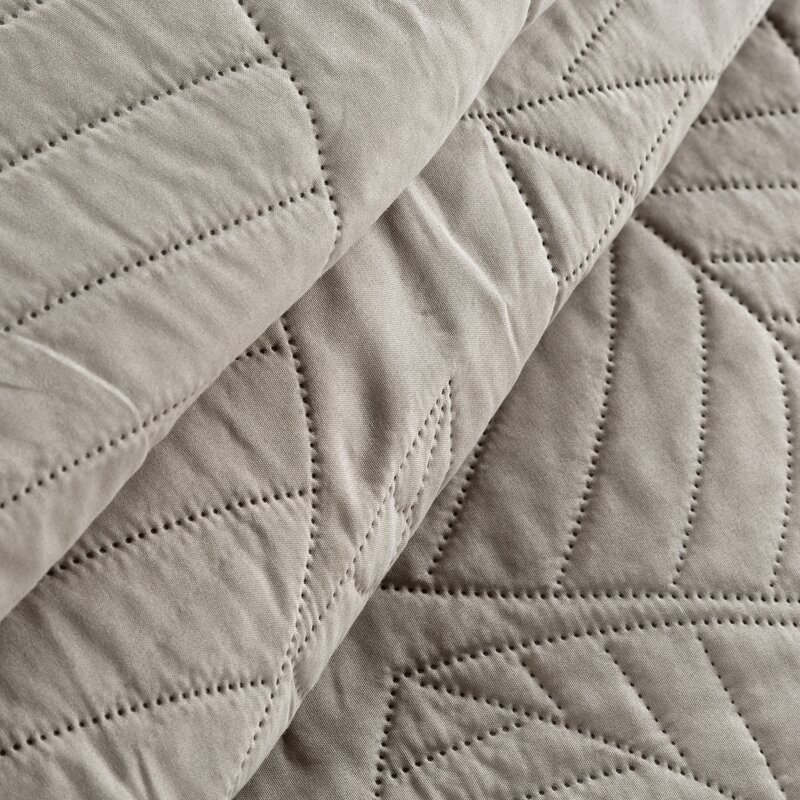 Narzuta z mikrofibry BONI 6 srebrna 170 X 210 cm – z delikatnym wzorem