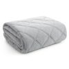 Narzuta Alara6 srebrna 170 x 210 cm – subtelny blask sypialni
