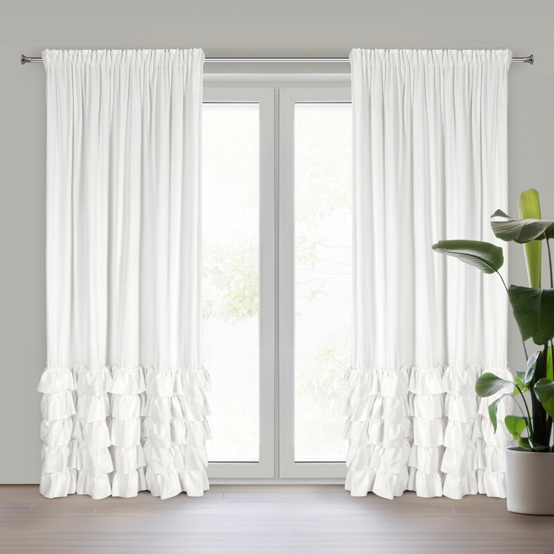 Zasłona gotowa Carli biała 140 x 270 cm – wprowadza romantyczny nastrój