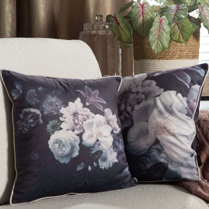 Poszewka welwetowa z kwiatowym nadrukiem czarna 45X45 – elegancki wzór