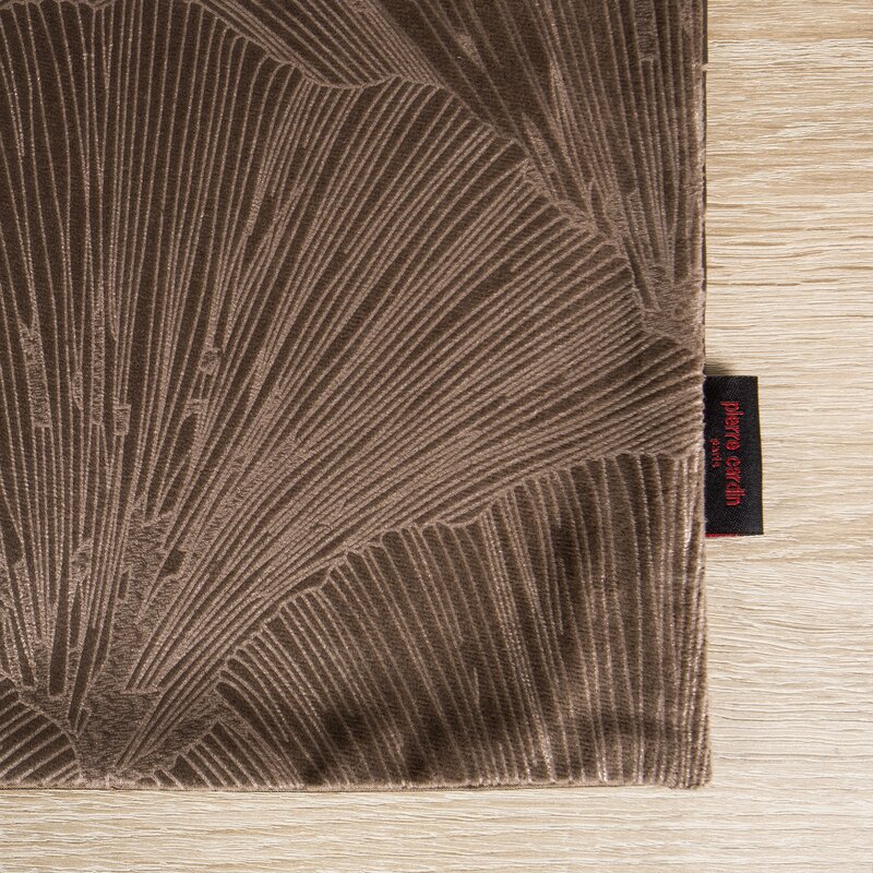 Bieżnik welwetowy Pierre Cardin brązowy 40 x 140 cm – doda blasku stołowi