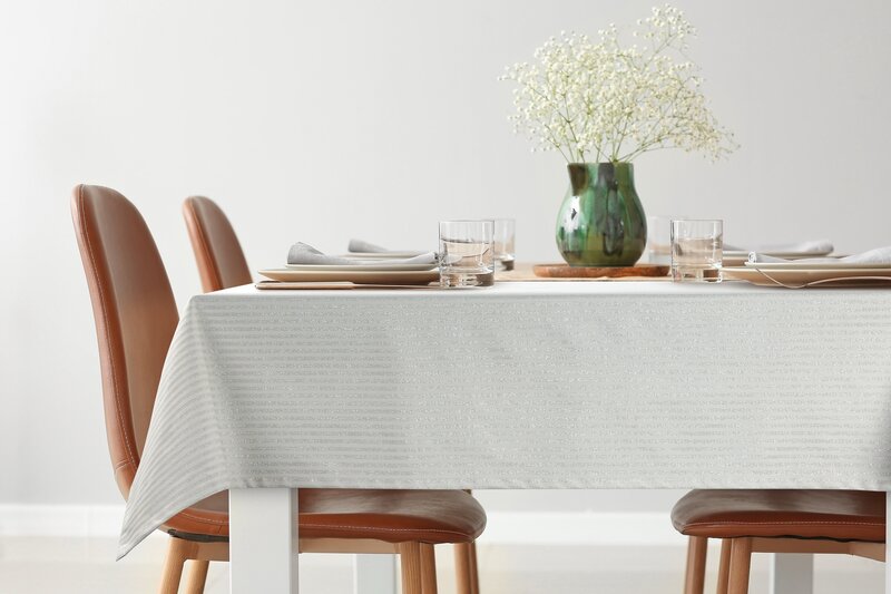 Obrus błyszczący FLASH 6 naturalny 35 x 180 cm – subtelna dekoracja