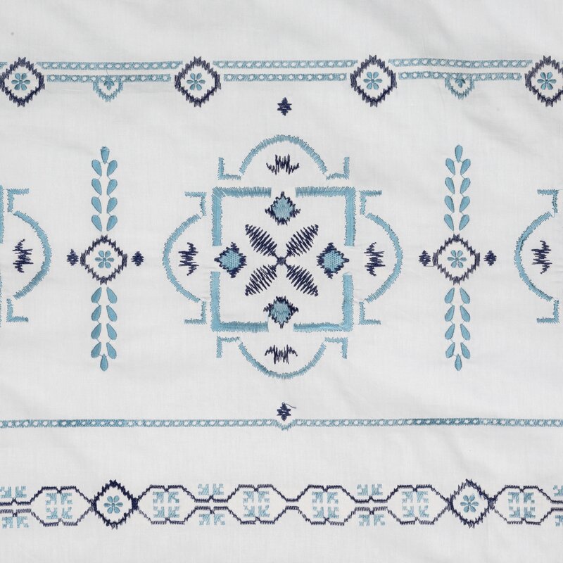 Pościel satynowa haft biała 160 x 200 cm – dla komfortowego snu