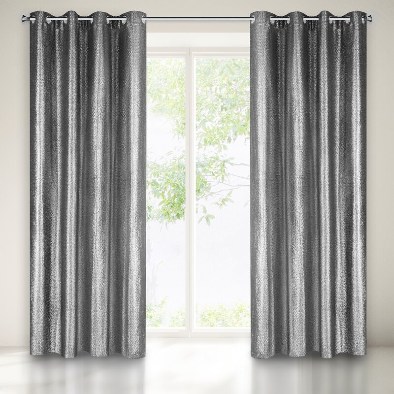 Zasłona gotowa Glossy czarna 140 x 250 cm – zaciemnia i zdobi