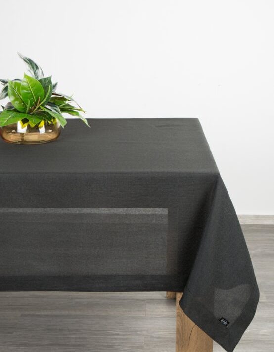 Obrus Stella czarny 145 x 300 cm – podkreśla elegancję