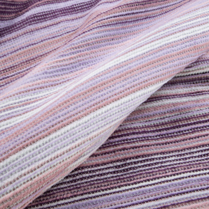Koc akrylowy pudrowy róż 200 x 220 cm – dodaje przytulności