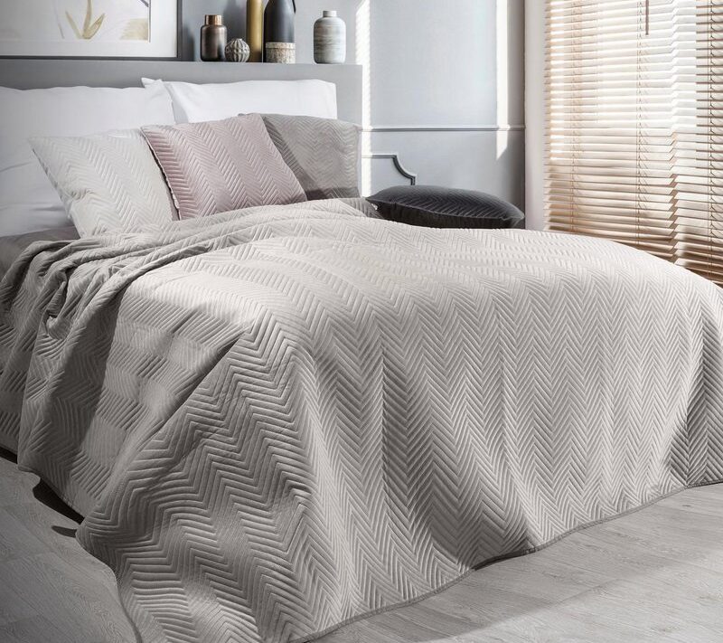 Narzuta velvet Sofia beżowa 230 x 260 cm – dodaje przytulności