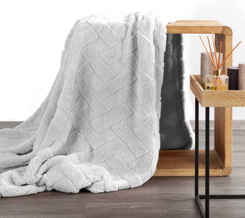 Koc flanelowy Caro srebrny 150 x 200 cm – miękki i puszysty