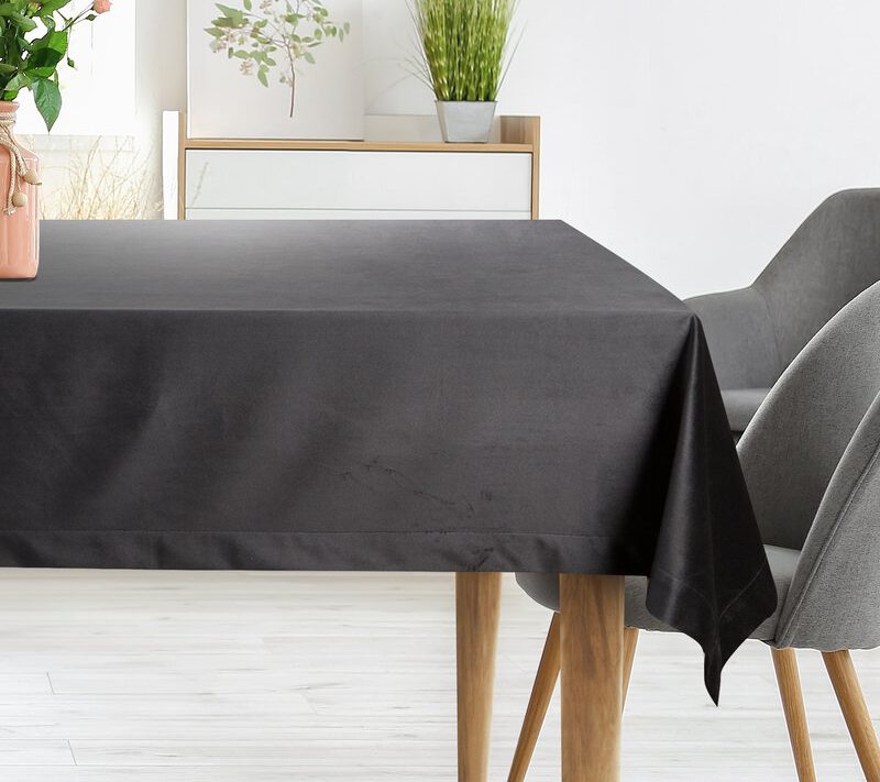 Obrus gładki czarny 140 x 180 cm – doda blasku jadalni