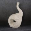 Figurka ceramiczna RISO kremowa 13 X 8 X 22 cm – do nowoczesnych wnętrz