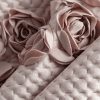 Narzuta welwetowa Roses pudrowa 170 X 210 cm – miękka z aplikacją róż