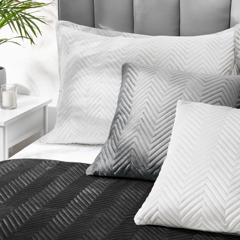 Poszewka velvet biała 50 x 70 cm – dodaje elegancji