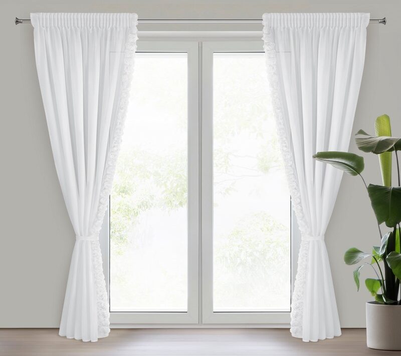 Zasłona gotowa Roses biała 140 X 270 CM – rozjaśnia wnętrze