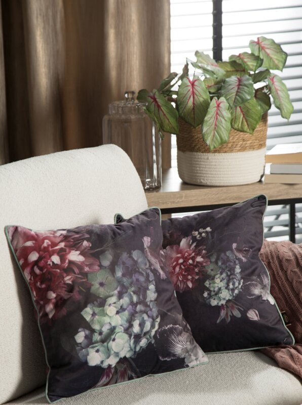 Poszewka velvet, wzór kwiatowy, ciemnofioletowa 45 x 45 cm – doda przytulności