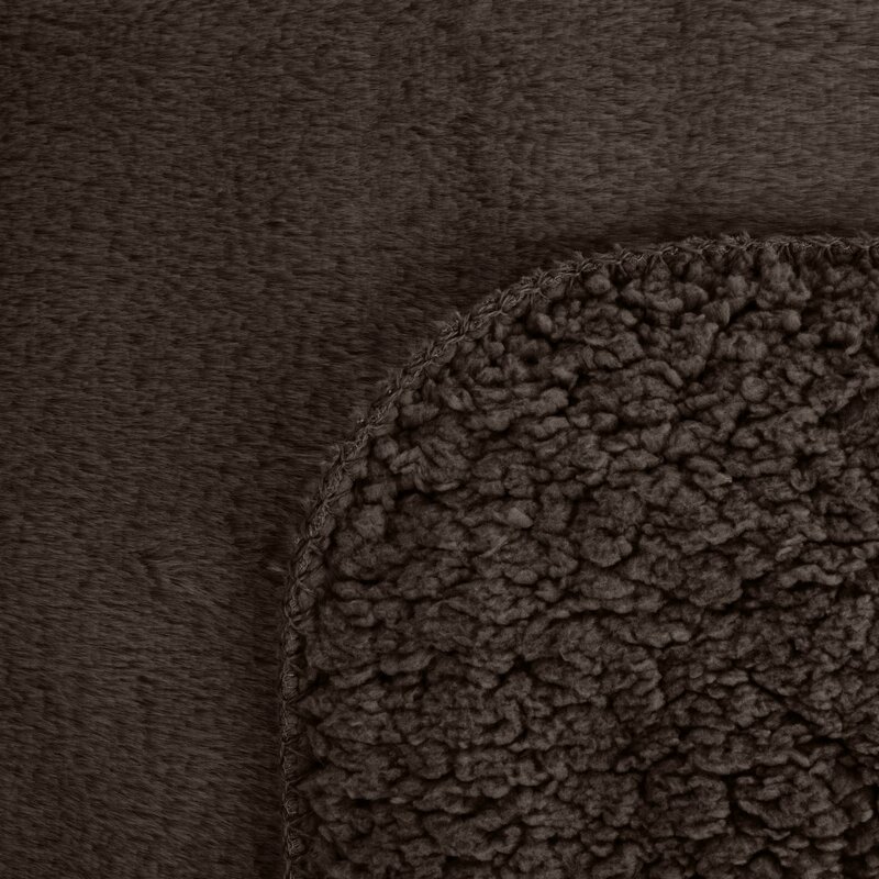 Narzuta futrzana ciemnobrązowa 170 x 210 cm – dodaje przytulności