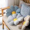 Poszewka Flower srebrna fi 37 cm – doda wnętrzu przytulności