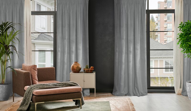 ZASŁONA GOTOWA D91 ROSA NA TAŚMIE 135 X 300 CM SREBRNY