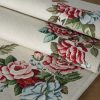 Obrus gobelinowy kwiatowy naturalny 100x100 – wprowadza przytulny nastrój