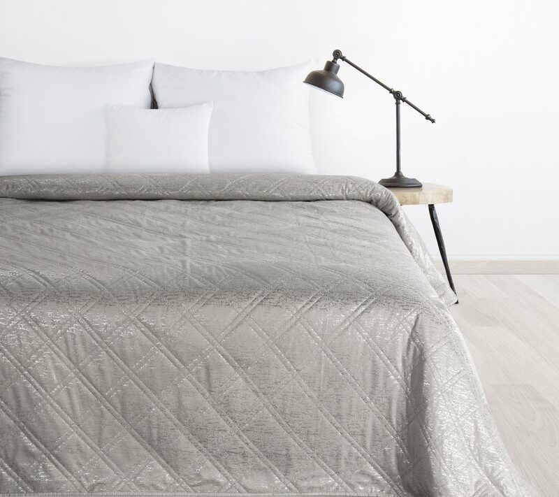 Narzuta welurowa D91 Luiz srebrna 220 x 240 cm – dodaje blasku sypialni