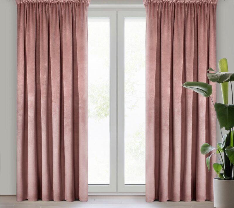 Zasłona gotowa D91 ciemnoróżowa 135 x 300 cm – zaciemnia pomieszczenie