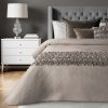 Narzuta welwetowa Roses ciemnobeżowa 170 X 210 cm – miękka i dekoracyjna