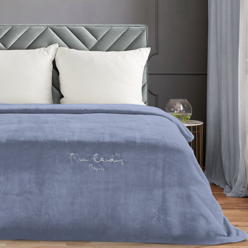 Koc Pierre Cardin niebieski 220 x 240 cm – ciepło i komfort