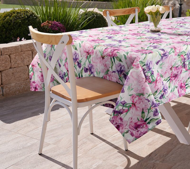Obrus tarasowy różowy 140 x 220 cm – idealny na lato