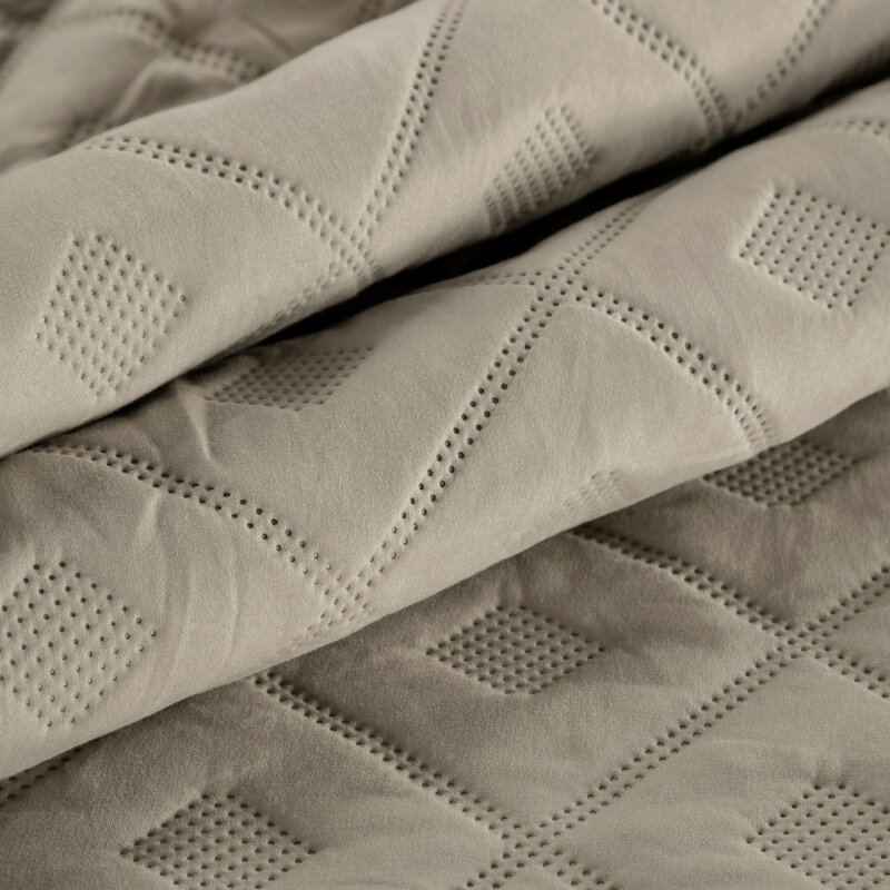 Narzuta D91 Alara6 ciemnobeżowa 220 x 240 cm – ochrona pościeli