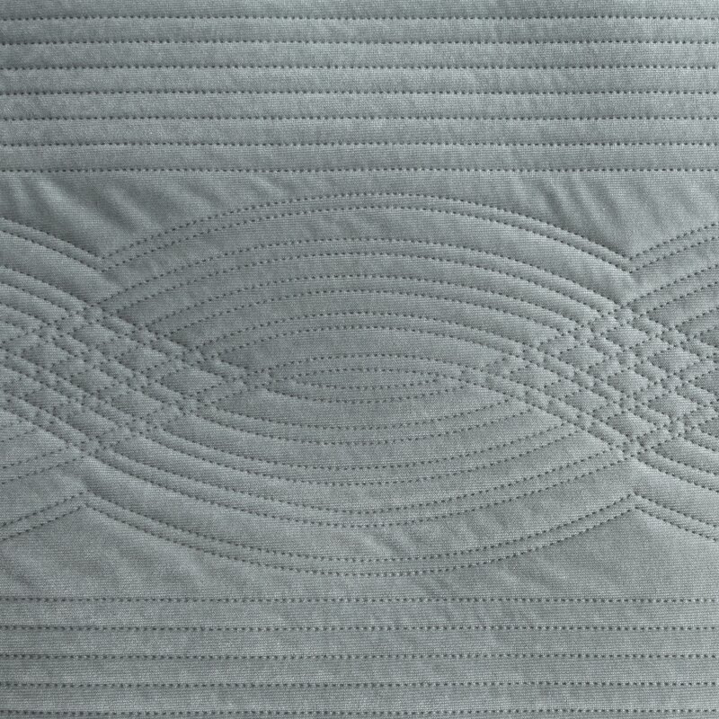 Narzuta Velvet srebrna 220 x 240 cm – doda blasku sypialni
