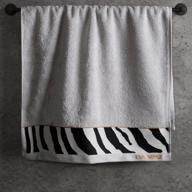 Ręcznik Eva Minge srebrny 50 x 90 cm – elegancki design