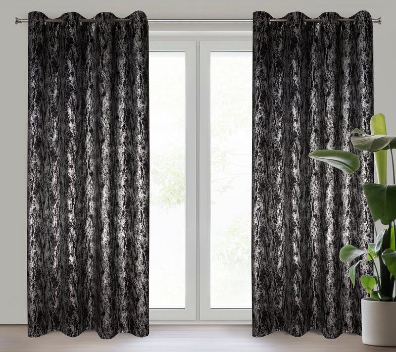 Zasłona gotowa Elise czarna 140 x 250 cm – zaciemnienie sypialni