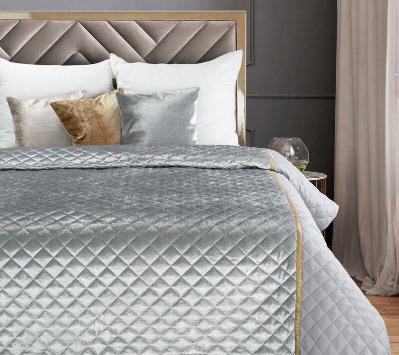 Narzuta velvet Kristin srebrna 220 x 240 cm – doda blasku sypialni