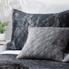 Poszewka Blink 43 czarna 50 x 70 cm – doda blasku wnętrzu