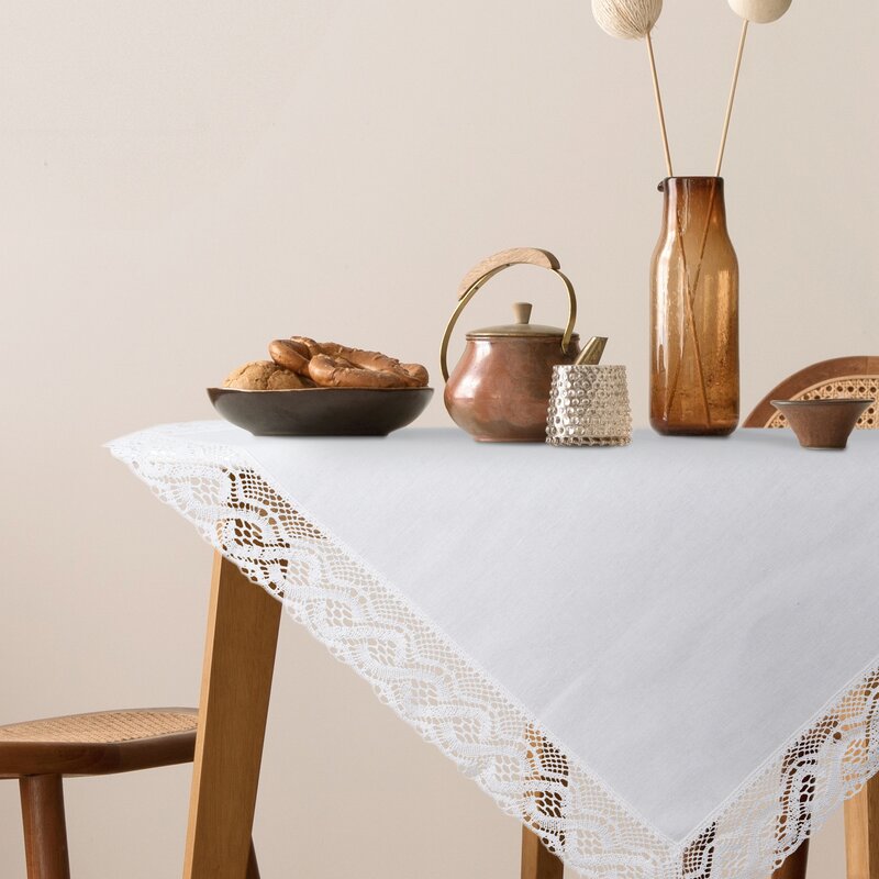Obrus haftowany Susan biały 85 x 85 cm – doda uroku wnętrzu