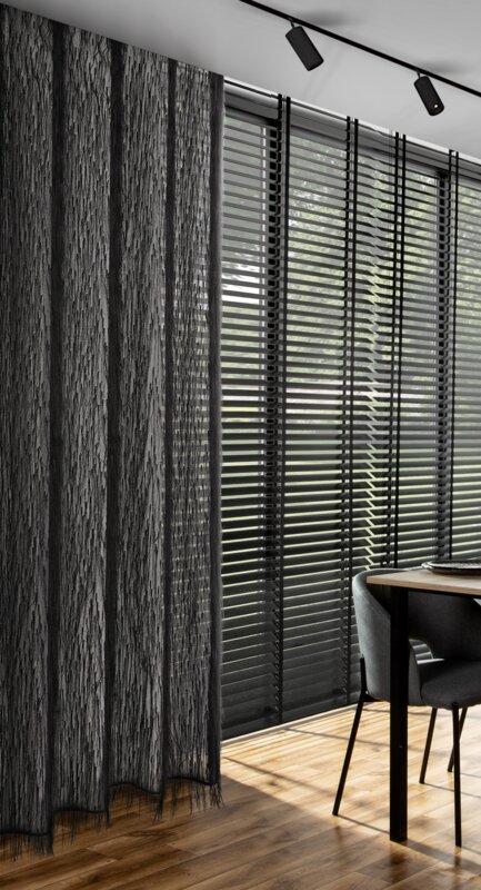Zasłona gotowa Aurora czarna 140 x 250 cm – zaciemniająca sypialnię