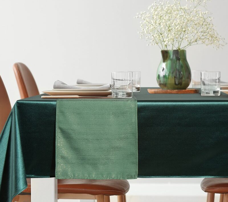 Obrus świąteczny Glamo zielony 140 x 220 cm – wprowadza elegancję