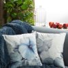 Poszewka Velvet błękitna 45 x 45 cm – wprowadza spokój