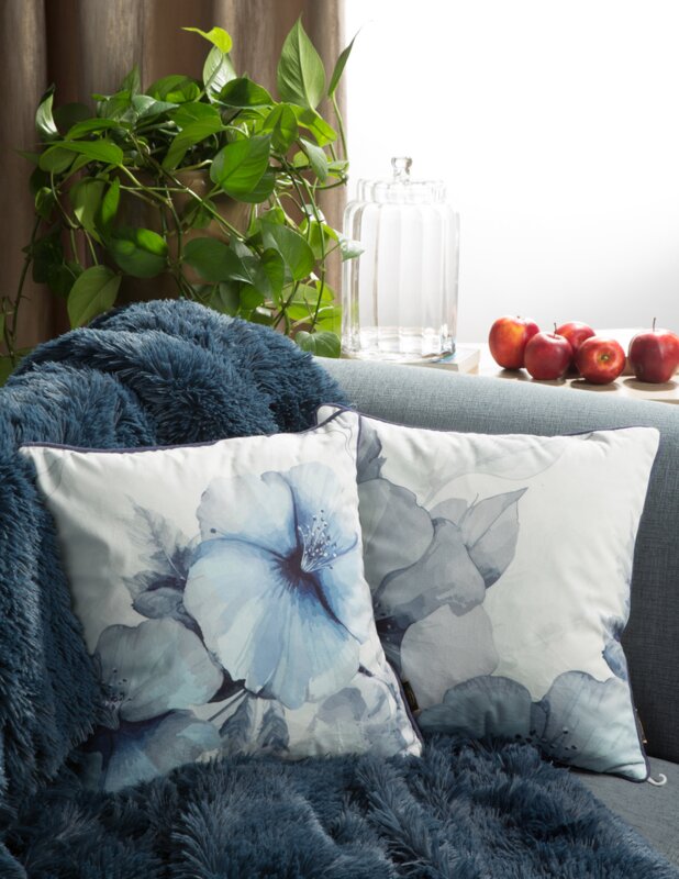 Poszewka Velvet błękitna 45 x 45 cm – wprowadza spokój