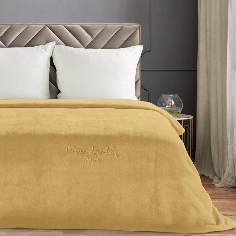 Koc Pierre Cardin miodowy 220 x 240 cm – otula miękkością