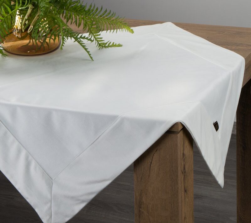 Obrus welwetowy biały 85 X 85 cm – dodaje blasku jadalni
