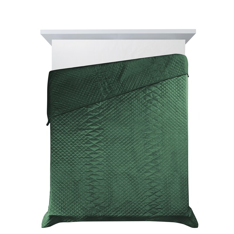 Narzuta Velvet ciemnozielona 170 x 210 cm – doda przytulności