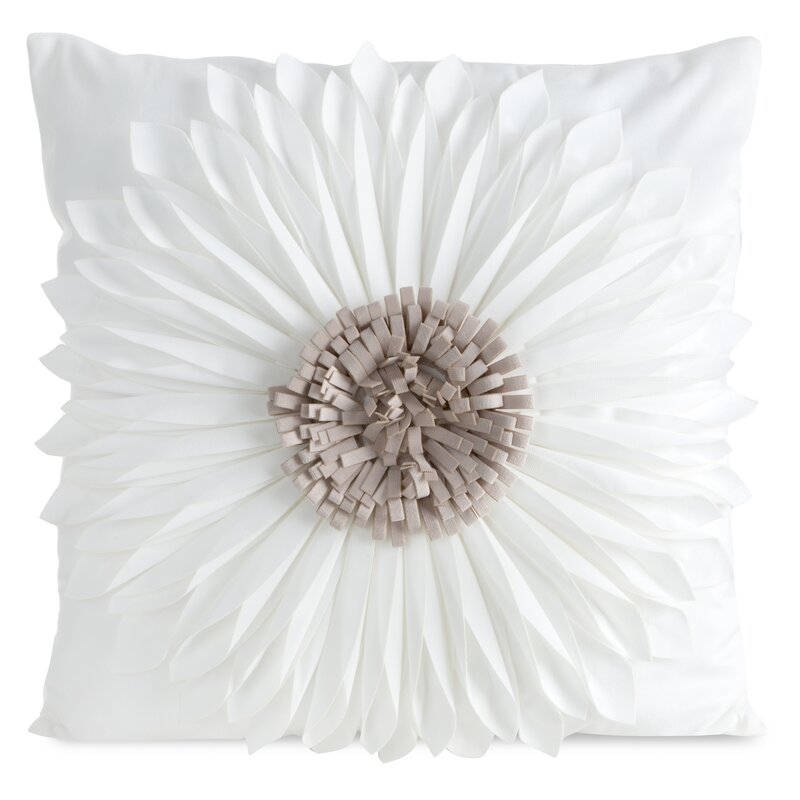 Poszewka Flores kremowa 45 X 45 cm – z trójwymiarowym kwiatem