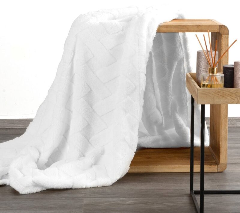 Koc z mikroflano D91 Caro biały 150 X 200 cm – miękki i ciepły