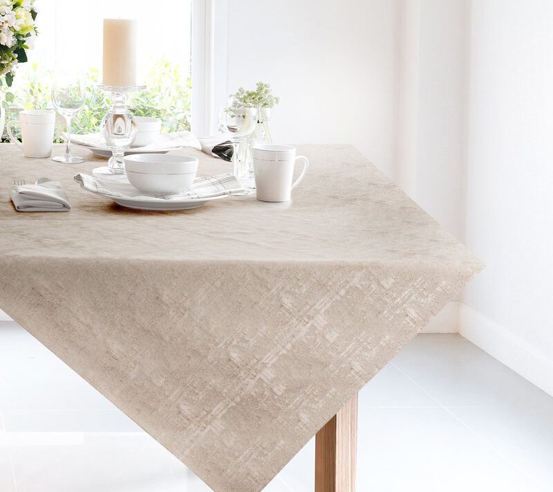 Obrus błyszczący Colette złoty 140 x 220 cm – dodaje blasku stołu