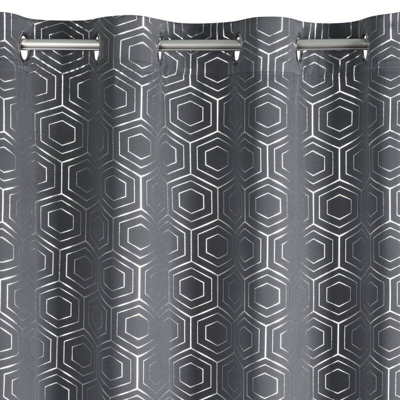 Zasłona gotowa Kaja grafitowa 135 x 250 cm – zaciemnienie i styl