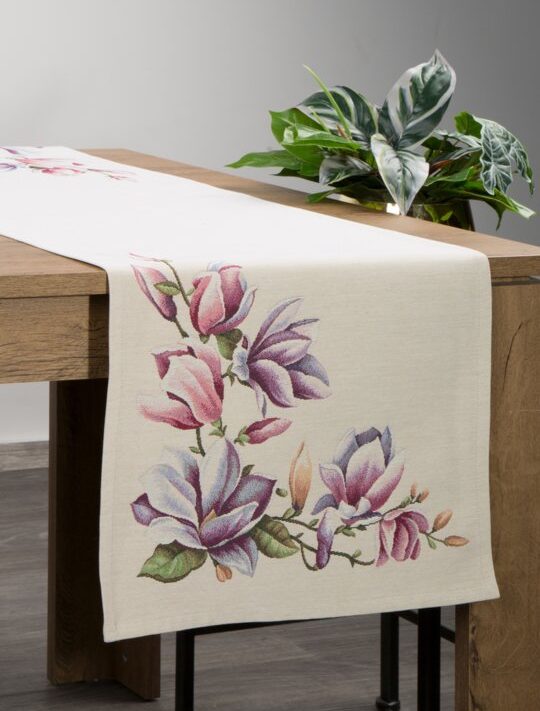 Obrus gobelinowy z motywem magnolii naturalny 45x140 cm – wprowadzi wiosenną świeżość