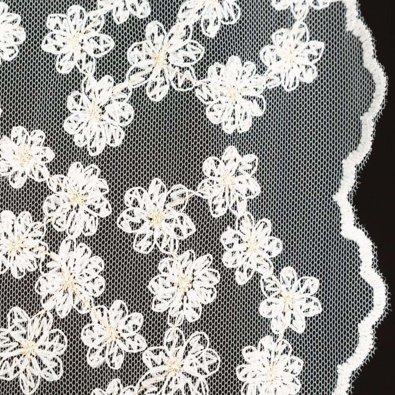 FIRANA GOTOWA DAISY NA TAŚMIE 130 X 270 CM BIAŁY